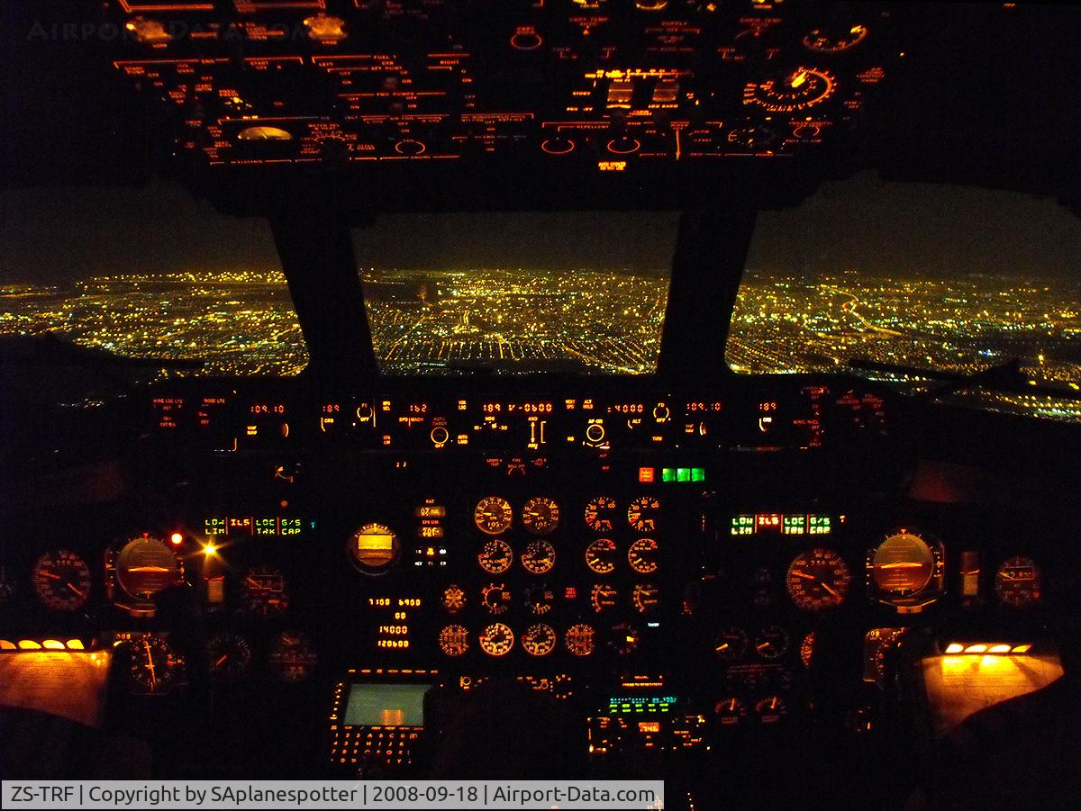 ZS-TRF, 1986 McDonnell Douglas MD-82 (DC-9-82) C/N 49440, Just before landing at Cape Town International airport