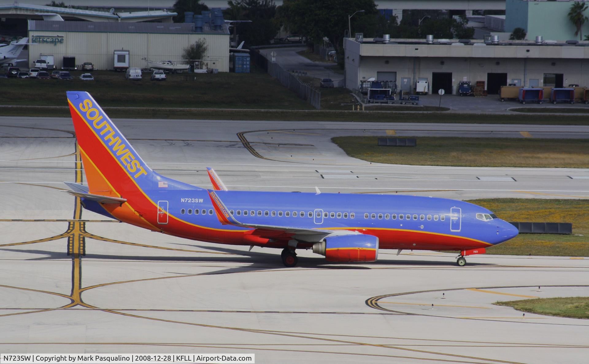 N723SW, 1999 Boeing 737-7H4 C/N 27855, Boeing 737-700