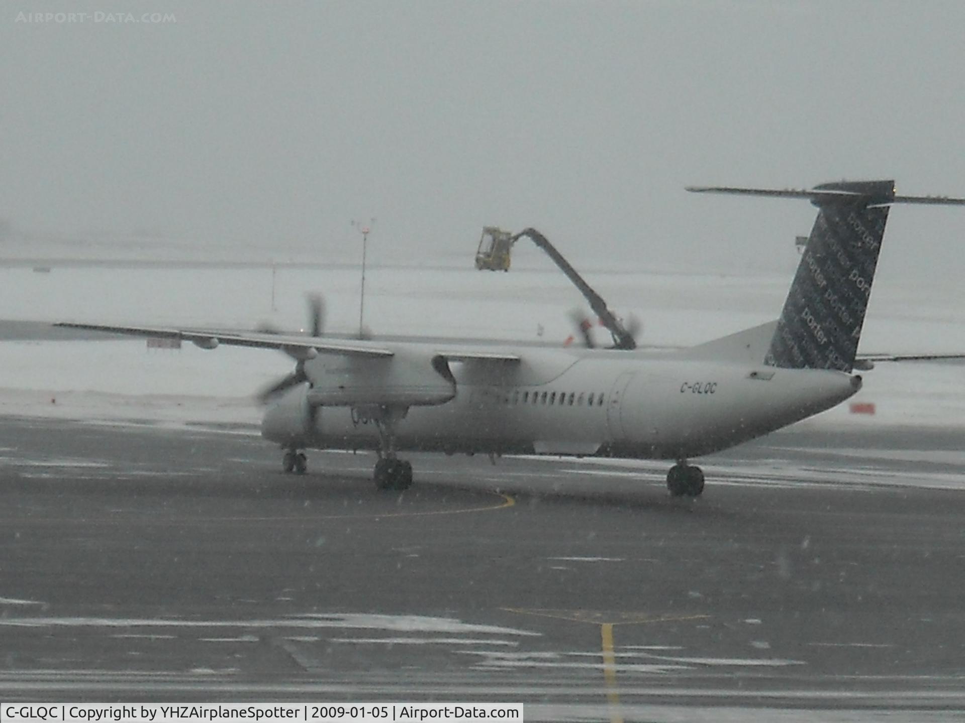 C-GLQC, 2006 De Havilland Canada DHC-8-402Q Dash 8 C/N 4134, Porter heading to De-icing Pad