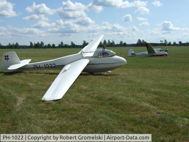 PH-1022, 1962 Scheibe Bergfalke II-55 C/N 355, BfII/55 in airfield Korne Poland