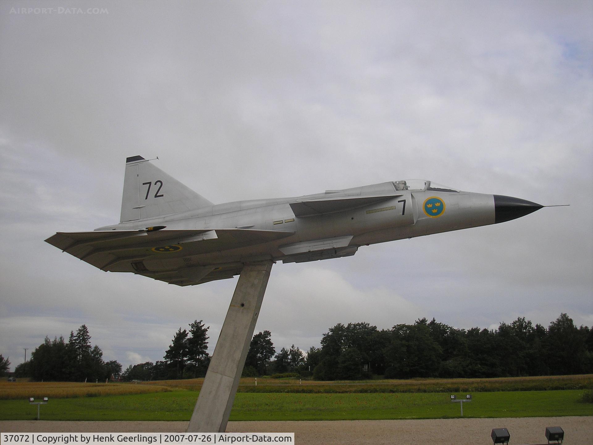 37072, Saab AJ37 Viggen C/N 37072, Just outside Satenas AFB , ESIB