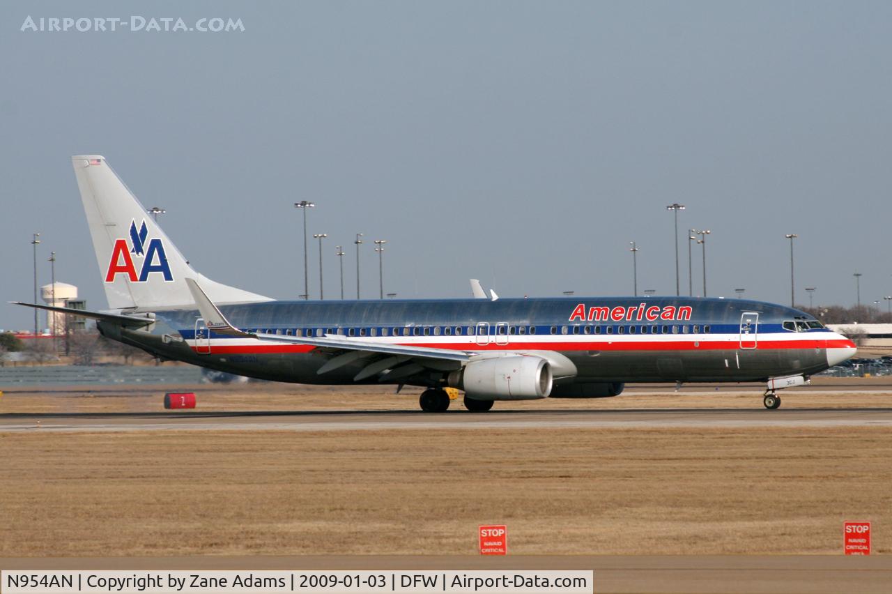 N954AN, 2001 Boeing 737-823 C/N 30089, American Airlines 737 at DFW
