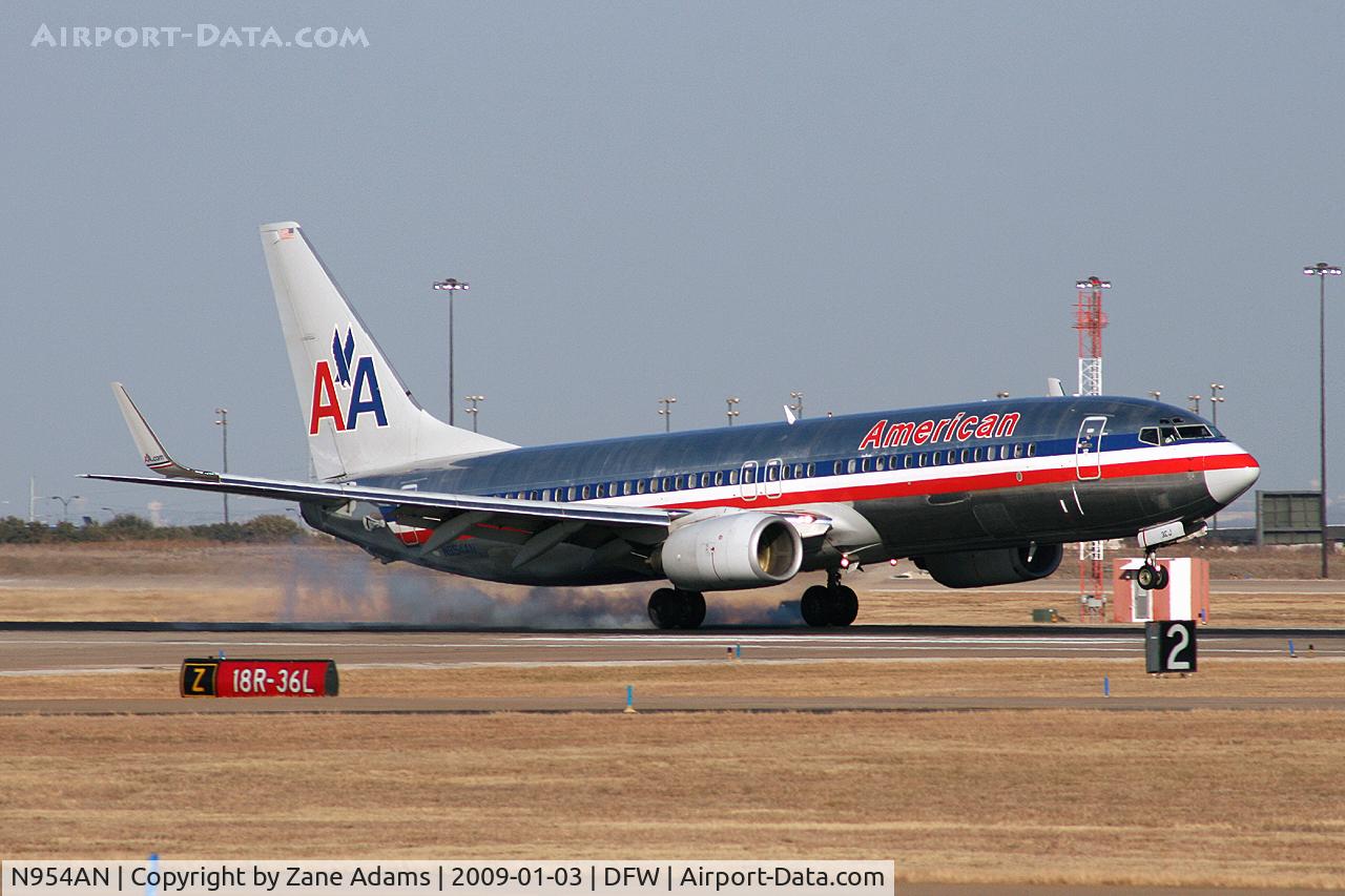 N954AN, 2001 Boeing 737-823 C/N 30089, American Airlines 737 at DFW