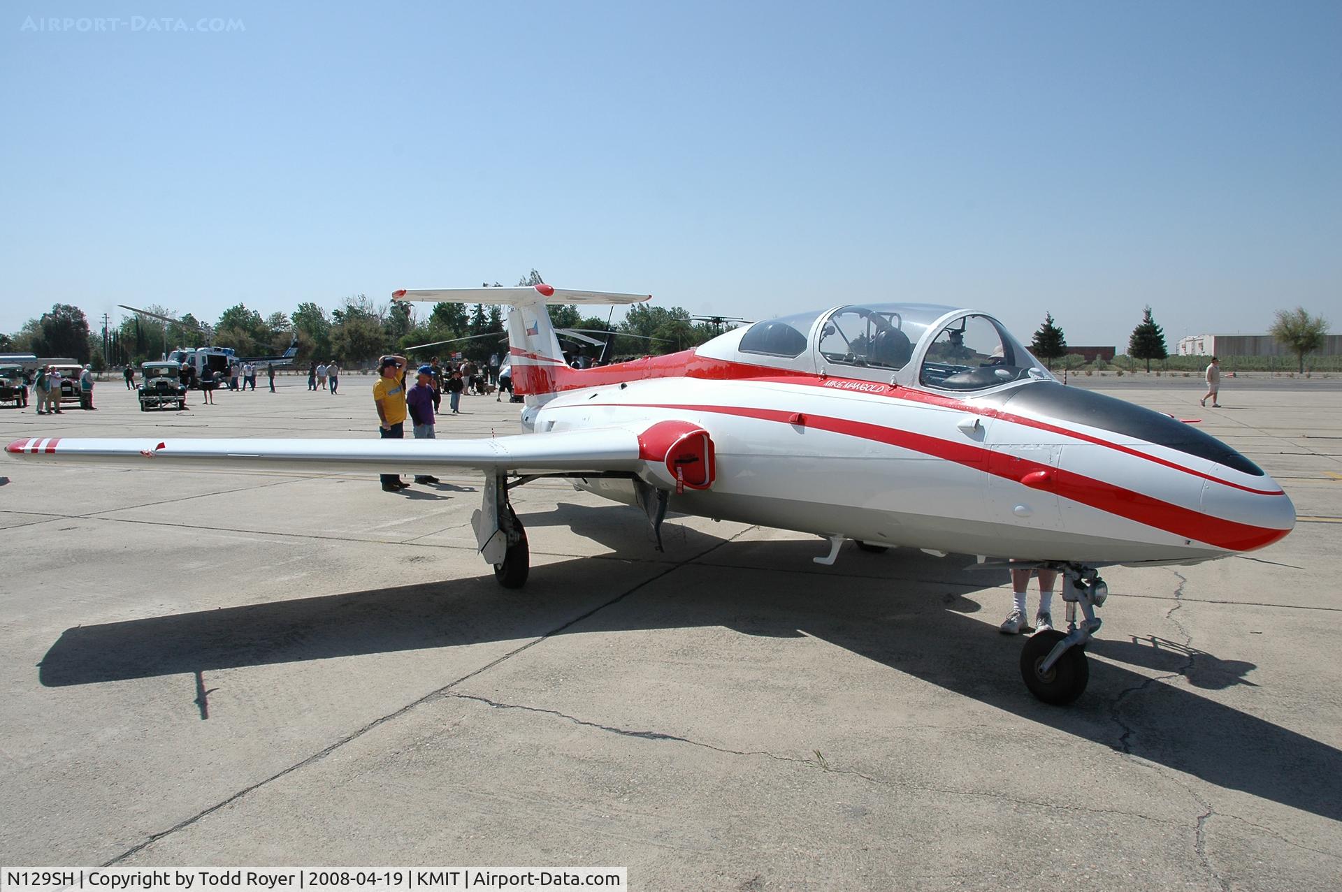 N129SH, 1966 Aero L-29 Delfin C/N 691930, Shafter Airshow 2008
