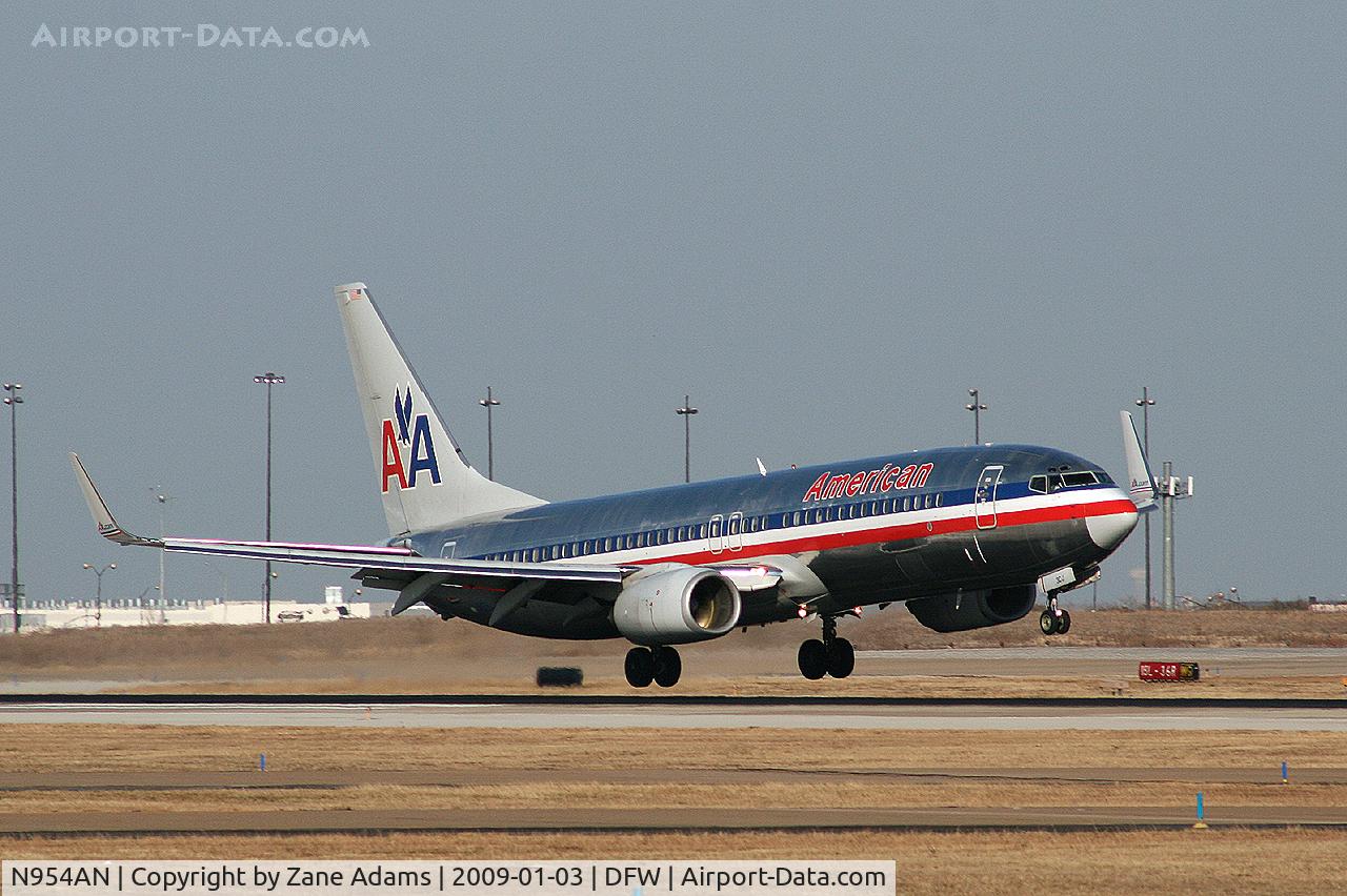 N954AN, 2001 Boeing 737-823 C/N 30089, American Airlines 737 at DFW