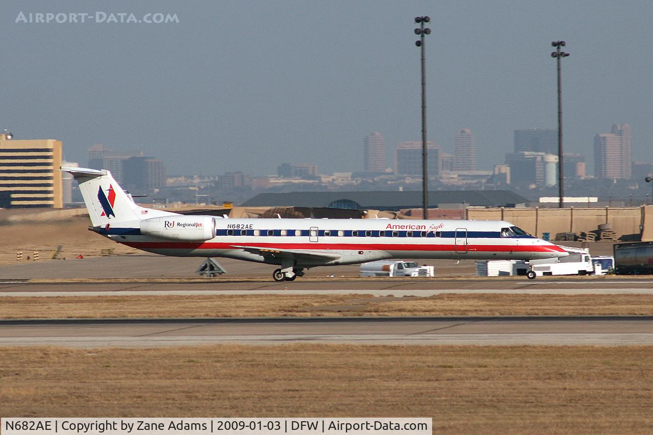 N682AE, 2004 Embraer ERJ-145LR (EMB-145LR) C/N 14500826, American Eagle at DFW