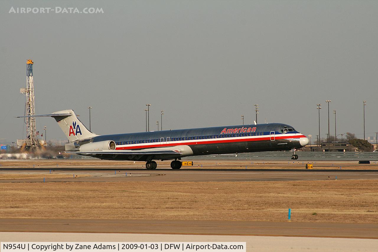 N954U, 1987 McDonnell Douglas MD-82 (DC-9-82) C/N 49426, American Airlines MD-80 at DFW