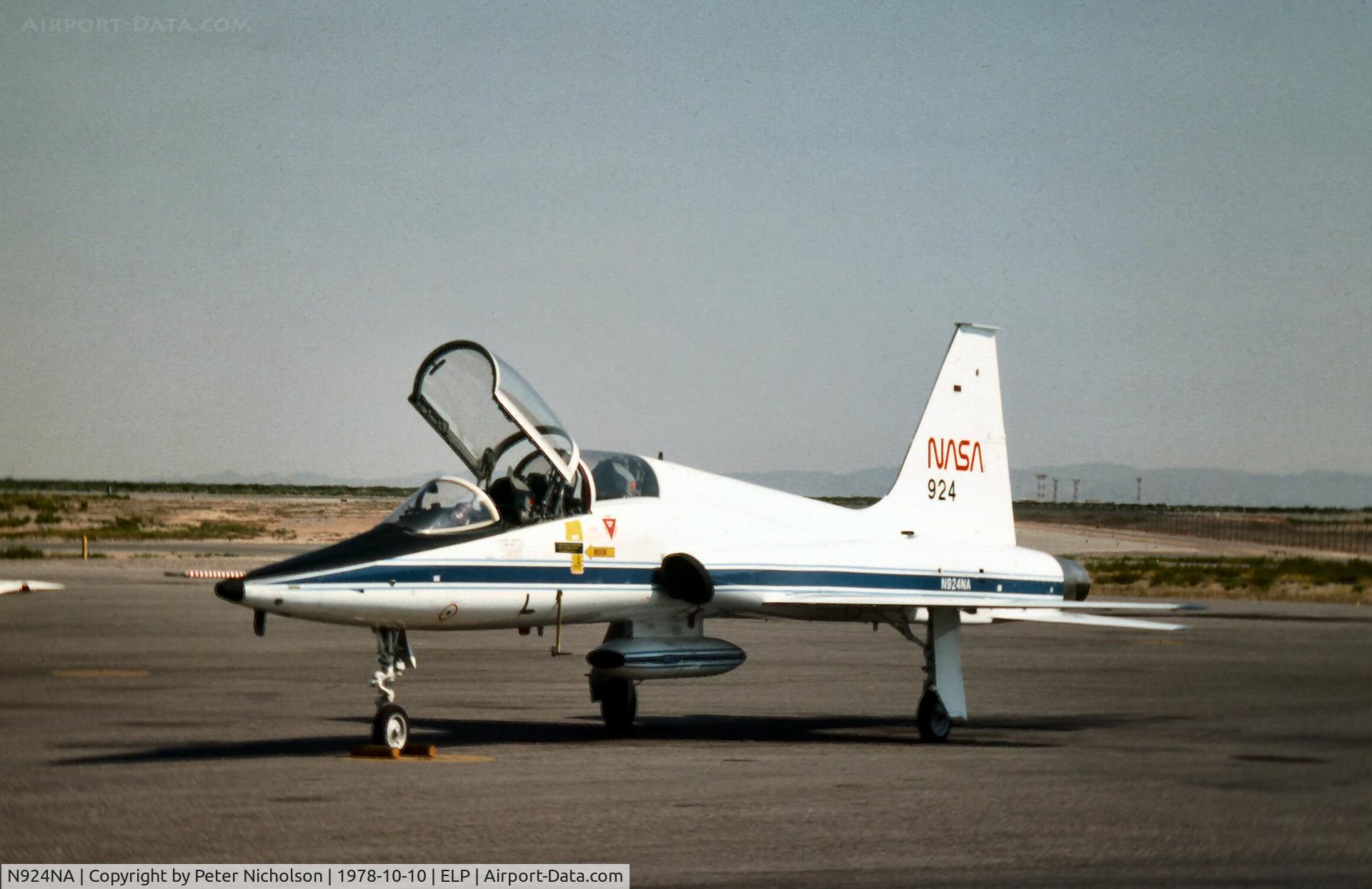 N924NA, 1969 Northrop T-38A C/N 67-14825, This NASA T-38A Talon staged through El Paso in October 1978.