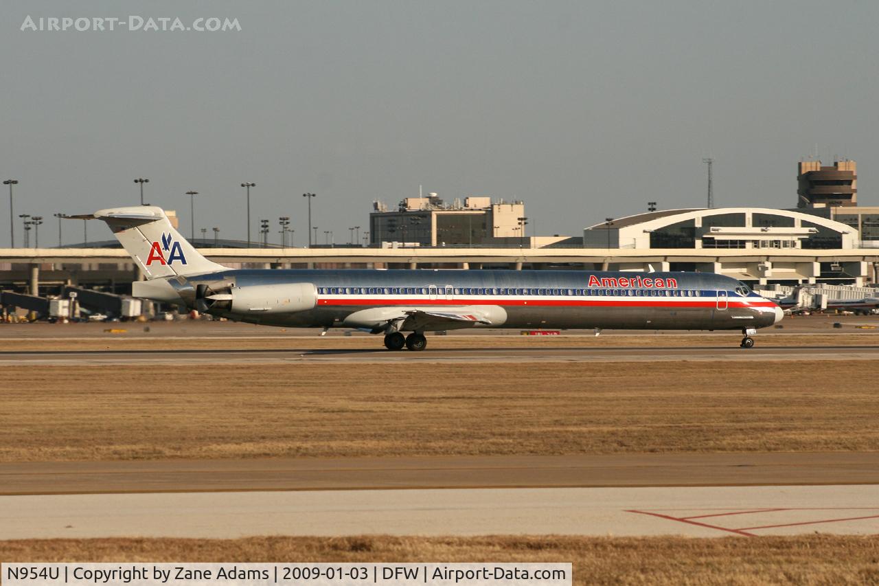 N954U, 1987 McDonnell Douglas MD-82 (DC-9-82) C/N 49426, American Airlines MD-80 at DFW