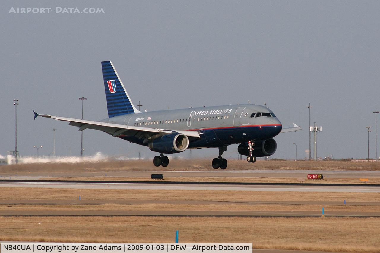 N840UA, 2001 Airbus A319-131 C/N 1522, United Airlines A319 landing at DFW