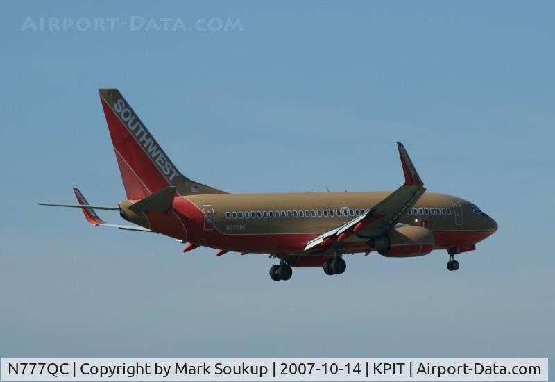 N777QC, 2000 Boeing 737-7H4 C/N 30592, N777QC Landing @ KPIT
