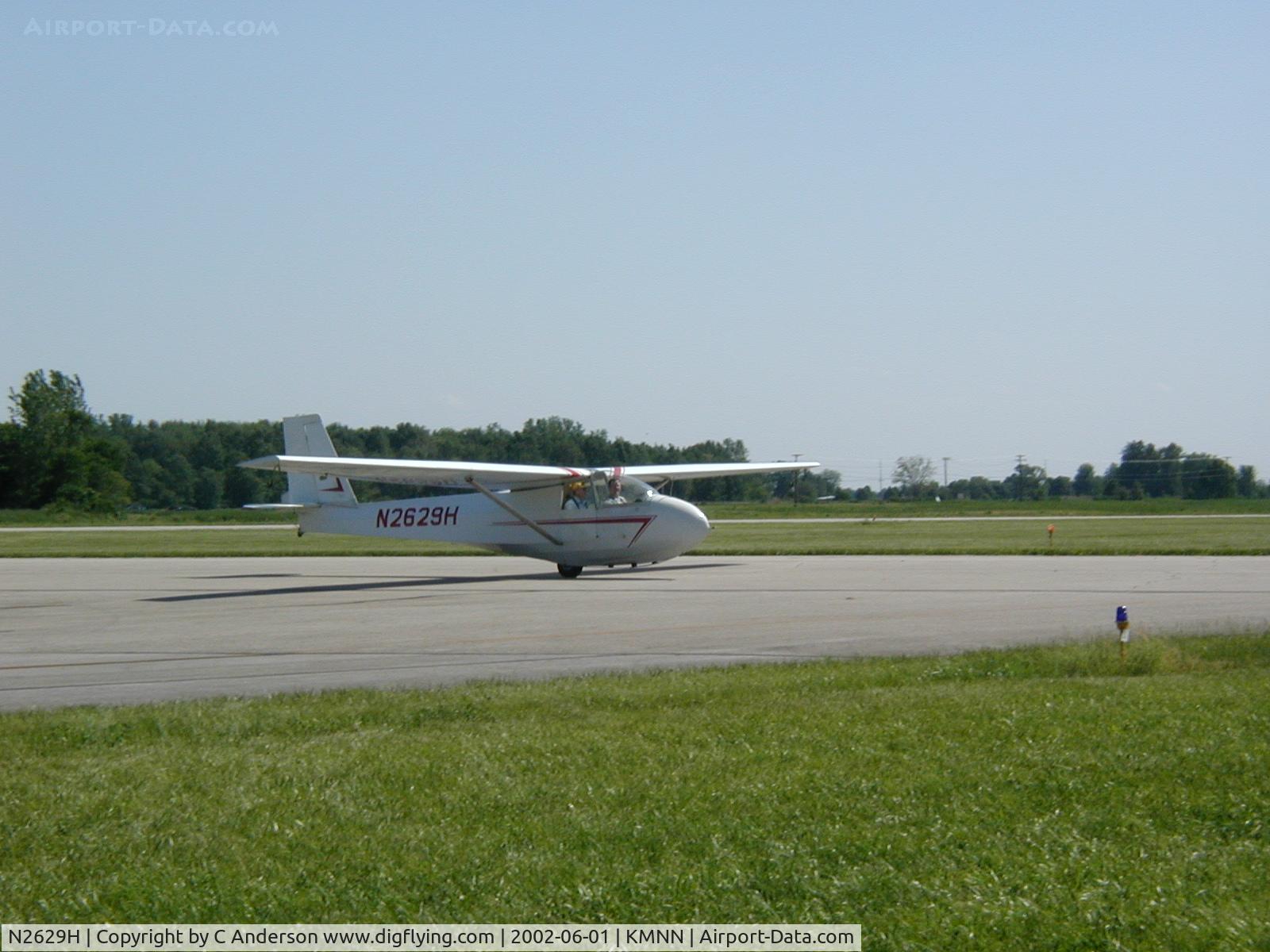 N2629H, 1976 Schweizer SGS 2-33A C/N 446, Doug sails at MNN