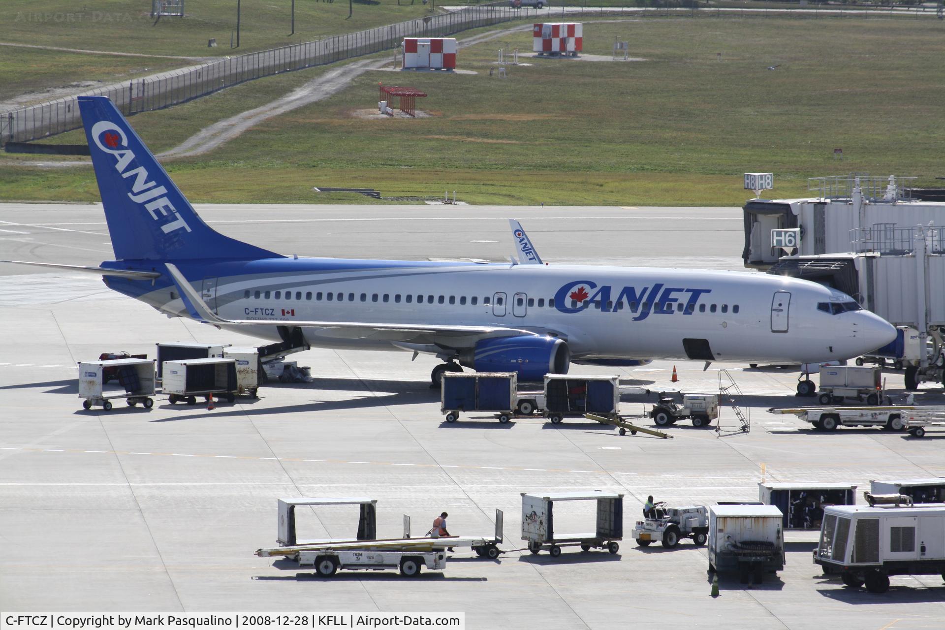C-FTCZ, 2000 Boeing 737-8AS C/N 29923, Boeing 737-800