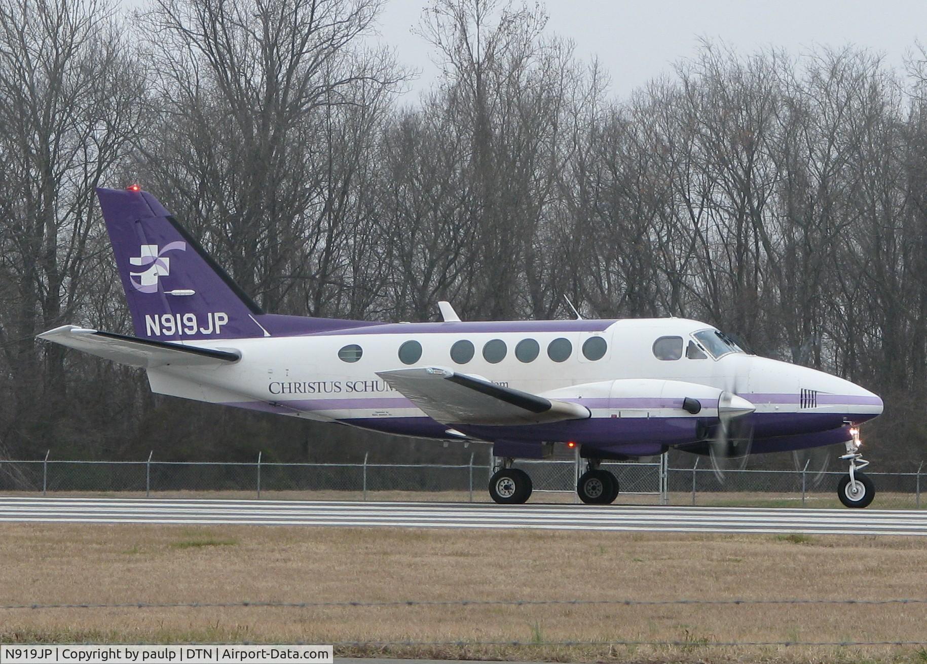 N919JP, 1974 Beech A100 King Air C/N B-202, Taking off from the Downtown Shreveport Airport.