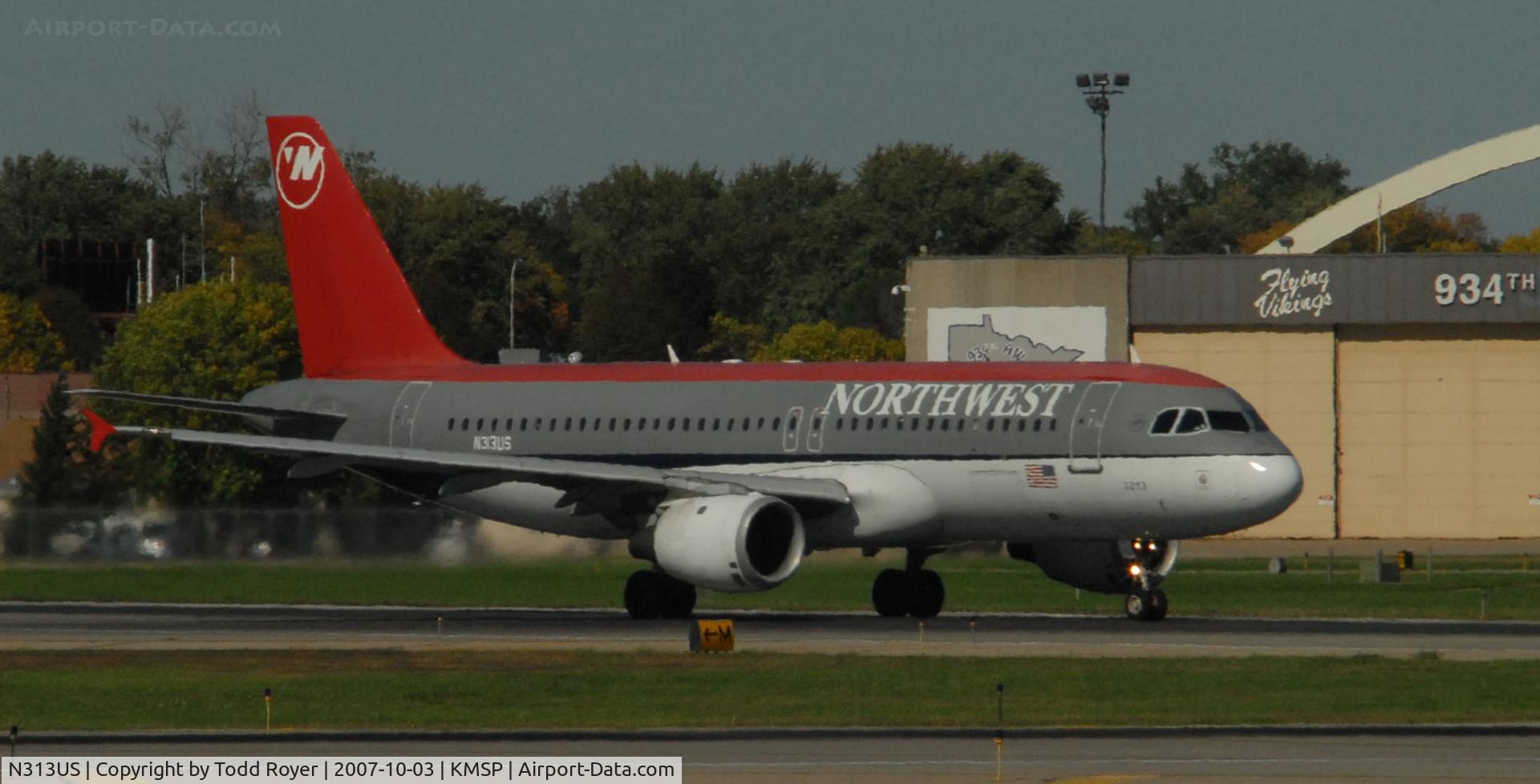 N313US, 1990 Airbus A320-211 C/N 153, Departing MSP on 12L