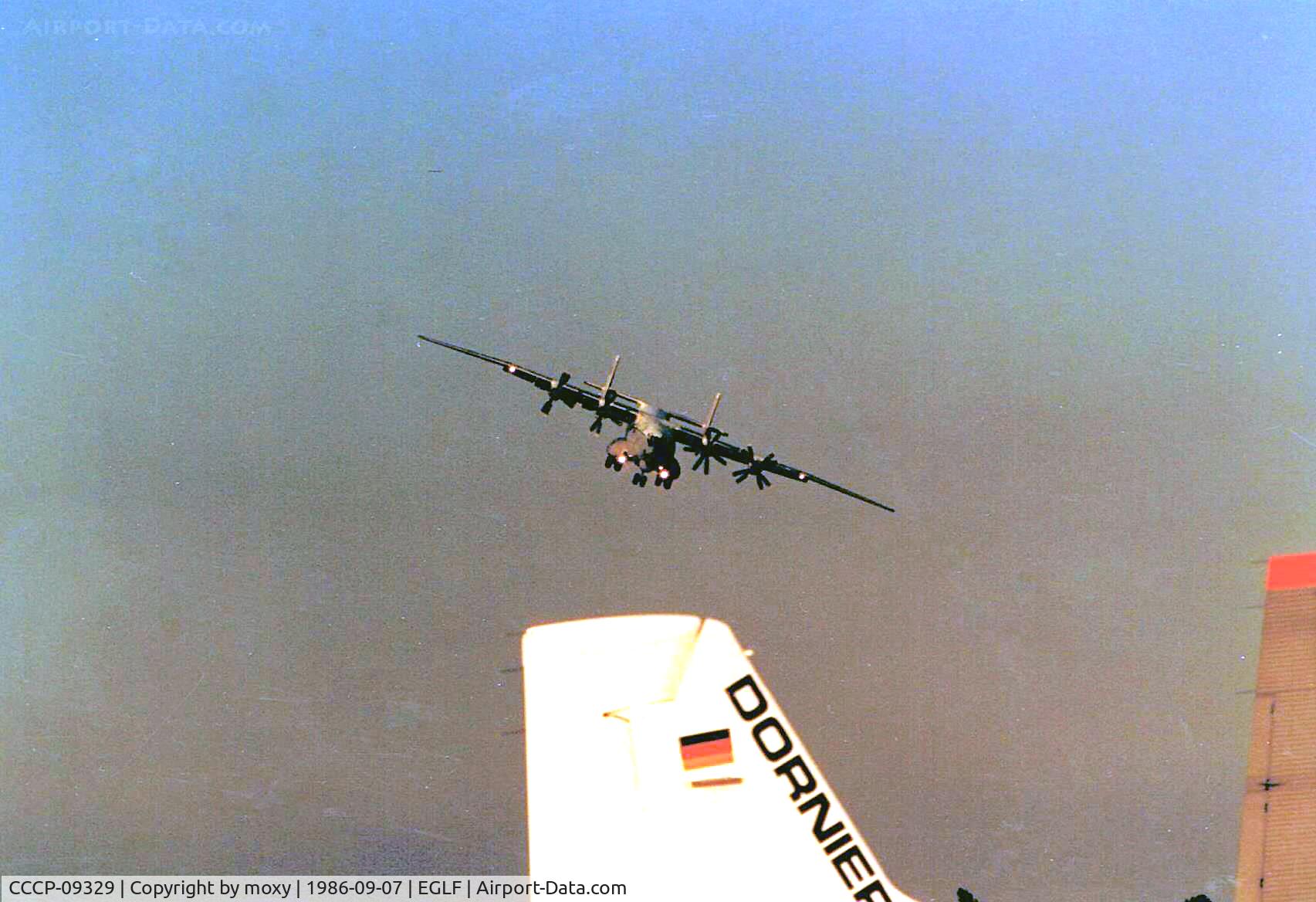CCCP-09329, Antonov An-22A C/N 043482276, AN22A LINED UP ON WRONG RUNWAY, HAD TO HANG A SHARP RIGHT.
