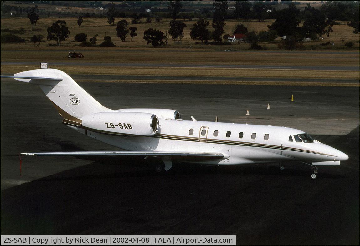 ZS-SAB, 1999 Cessna 750 Citation X Citation X C/N 750-0080, FALA (Seen here at Lanseria when operated by South African Breweries brewers of Castle lager a very fine beverage in those hot regions the aircraft is currently in Brazil registered PT-PTL)