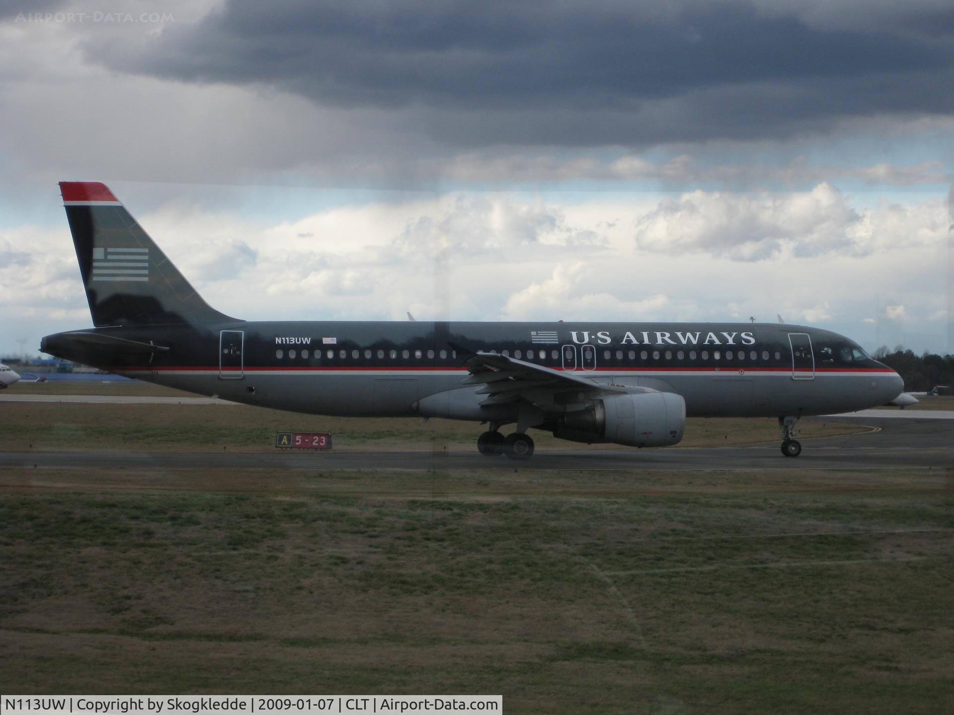 N113UW, 1999 Airbus A320-214 C/N 1141, US Airways' Uniform Whiskey taxiing to RW 23 @ CLT