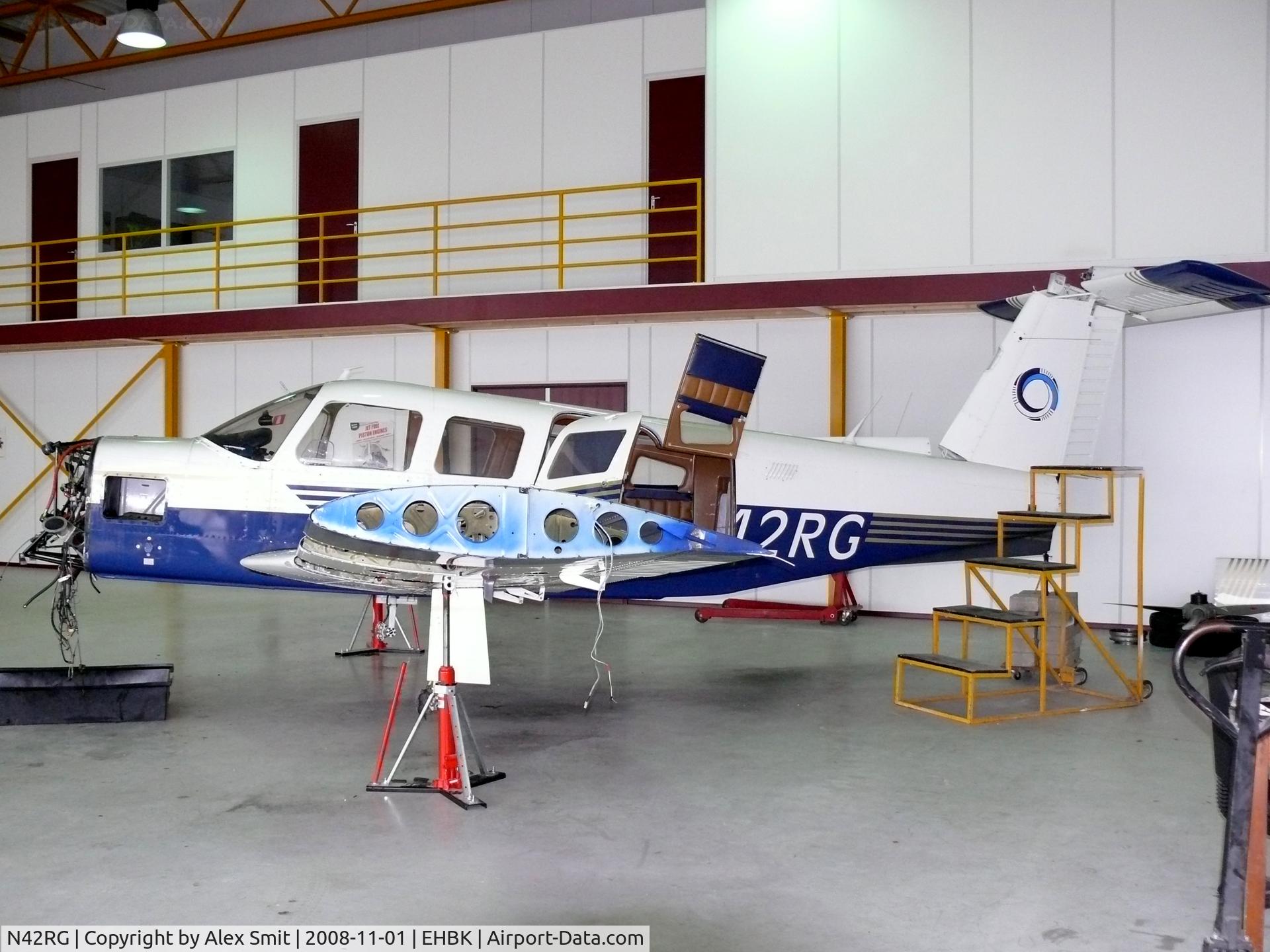 N42RG, Piper PA-32RT-300 C/N 32R-7985071, Piper PA32RT-300 Lance II N42RG undergoing heavy mantenance