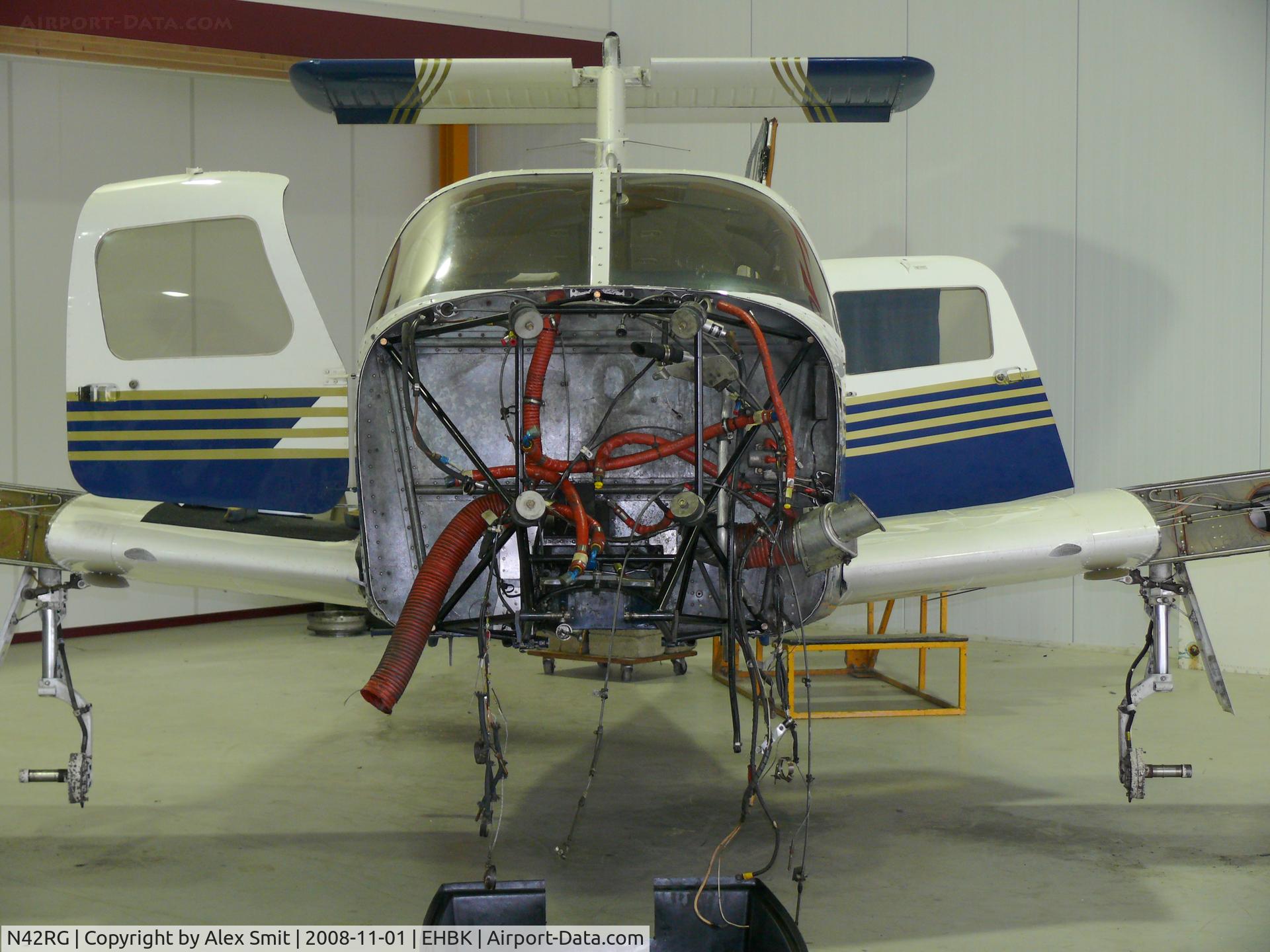 N42RG, Piper PA-32RT-300 C/N 32R-7985071, Piper PA32RT-300 Lance II N42RG undergoing heavy mantenance