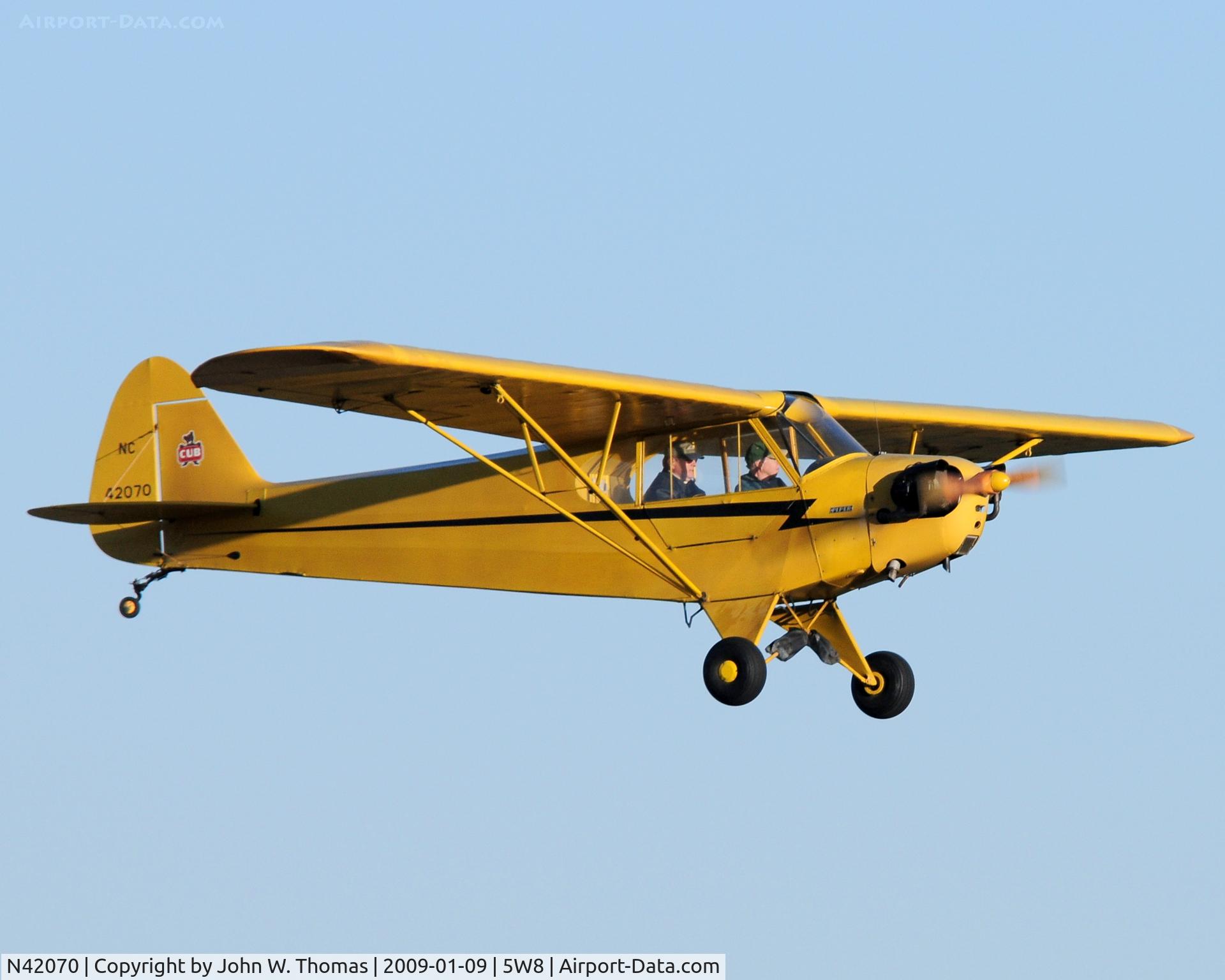 N42070, 1940 Piper J3C-65 Cub C/N 14297, Departing runway 22