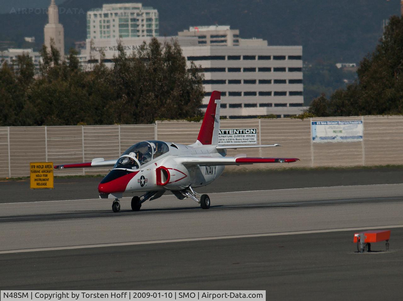 N48SM, 1985 SIAI-Marchetti S-211 C/N 014-03-001, N48SM departing from RWY 21