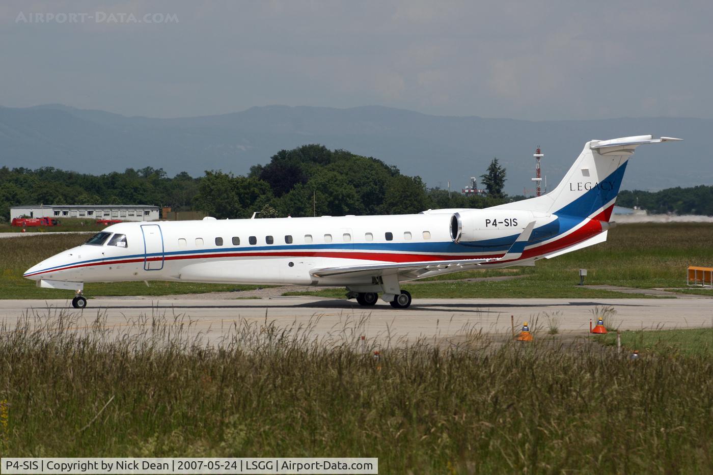 P4-SIS, Embraer EMB-135BJ Legacy C/N 14500586, LSGG