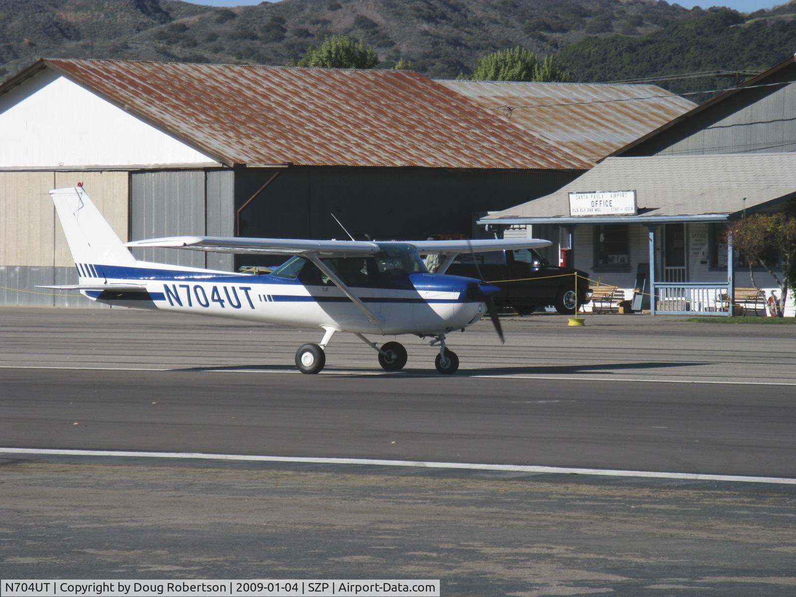 N704UT, 1976 Cessna 150M C/N 15078891, 1976 Cessna 150M, Continental O-200 100 Hp, landing roll Rwy 04