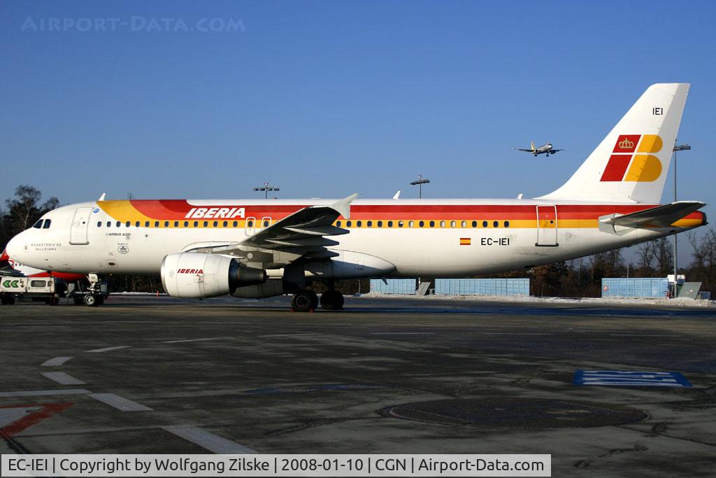 EC-IEI, 2001 Airbus A320-214 C/N 1694, visitor