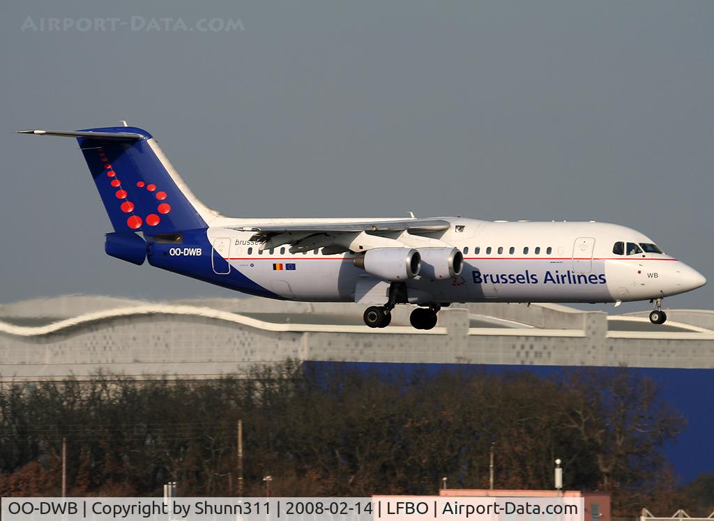 OO-DWB, 1997 British Aerospace Avro 146-RJ100 C/N E3315, Landing rwy 14R