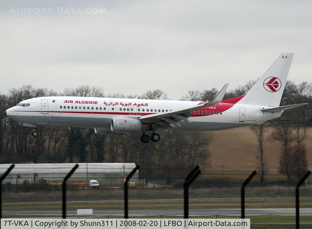 7T-VKA, 2005 Boeing 737-8D6 C/N 34164, Landing rwy 14R