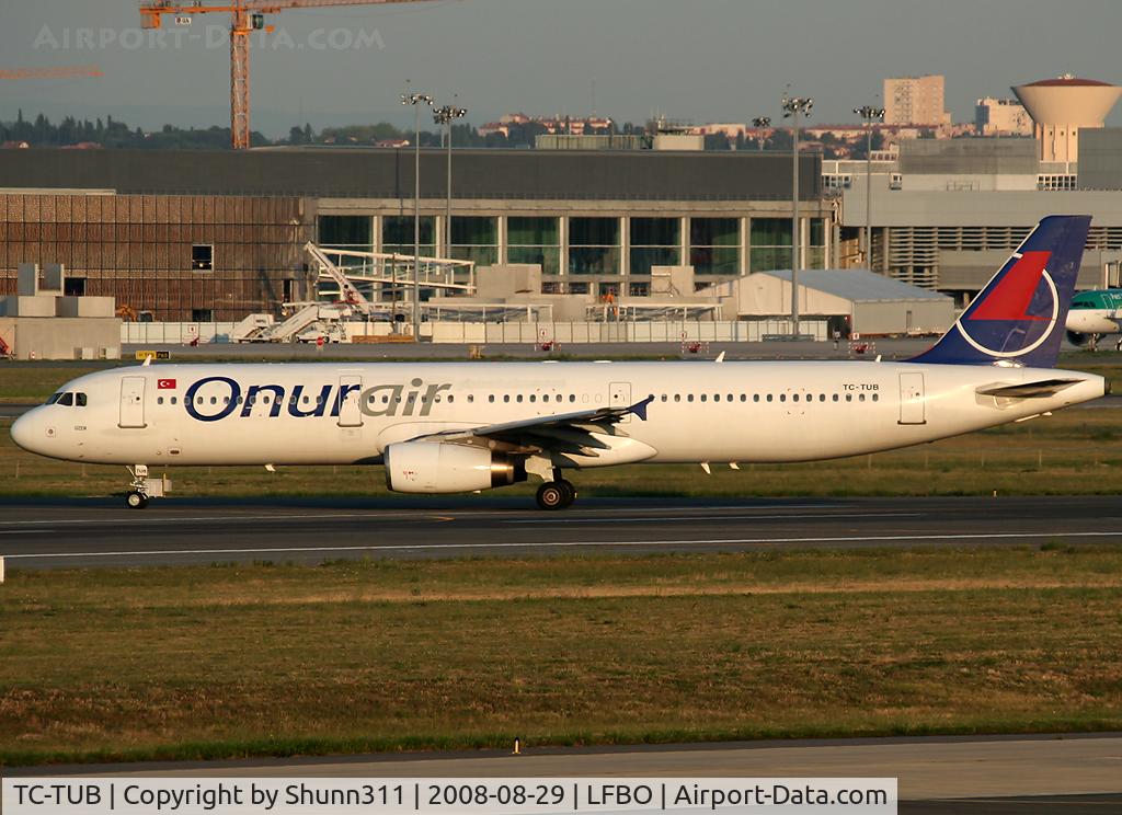 TC-TUB, 1996 Airbus A321-131 C/N 604, Rolling to the terminal...