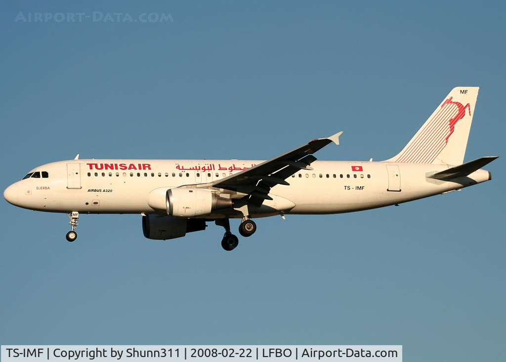 TS-IMF, 1992 Airbus A320-211 C/N 0370, Landing rwy 32L