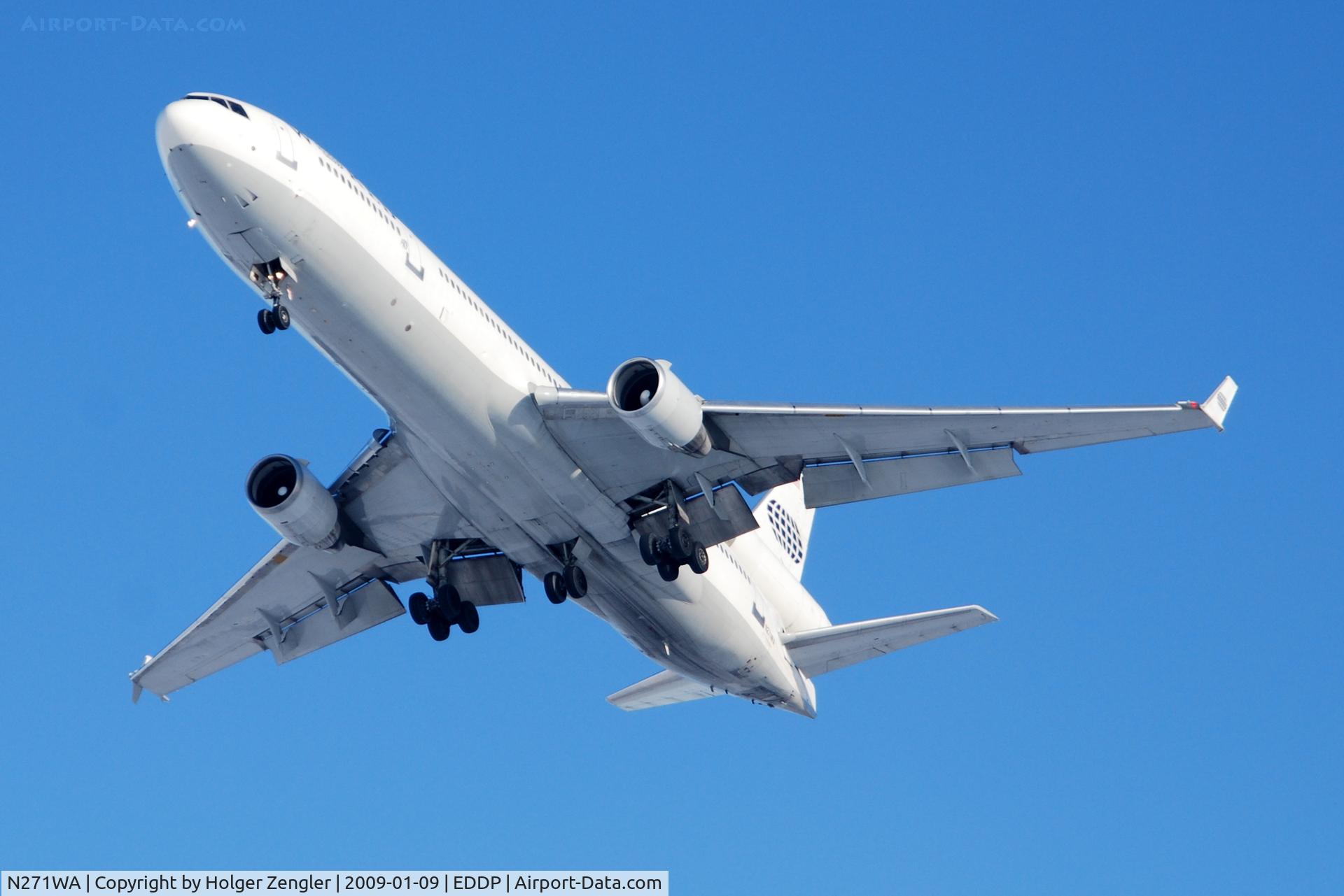 N271WA, 1992 McDonnell Douglas MD-11 C/N 48518, Government issue on the way to transfer room