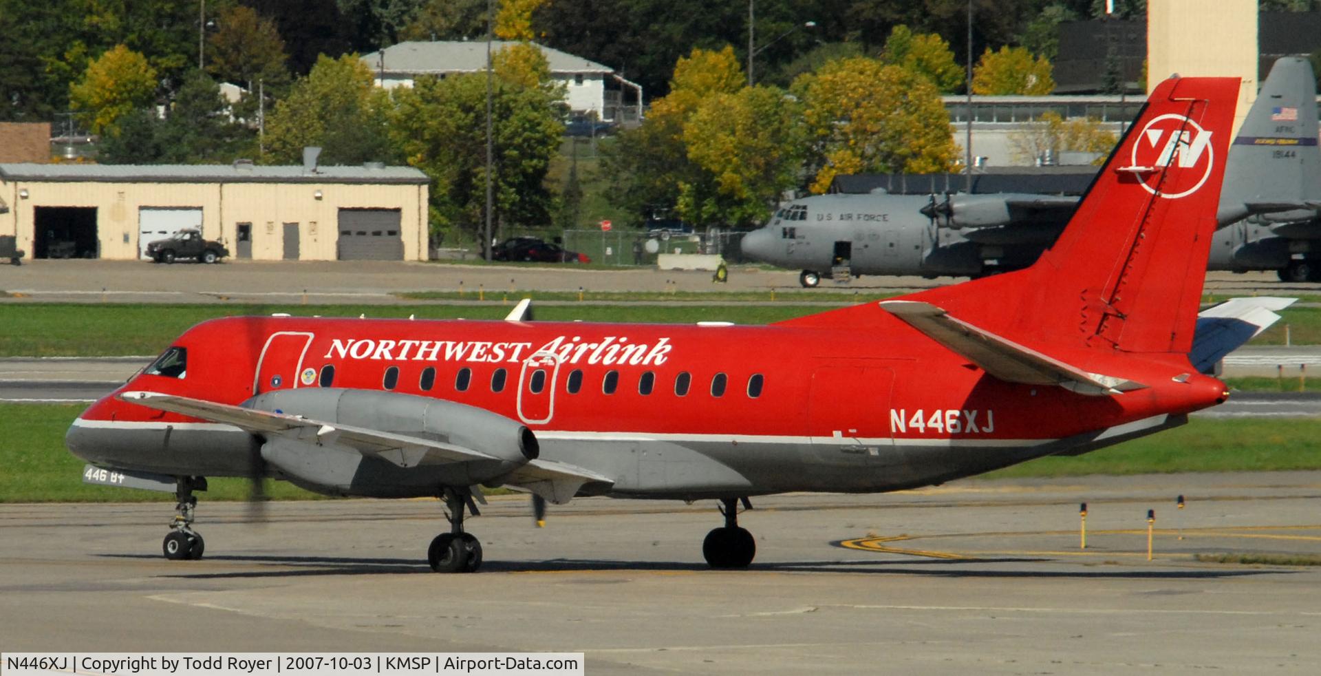 N446XJ, 1998 Saab 340B C/N 340B446, Taxi for departure