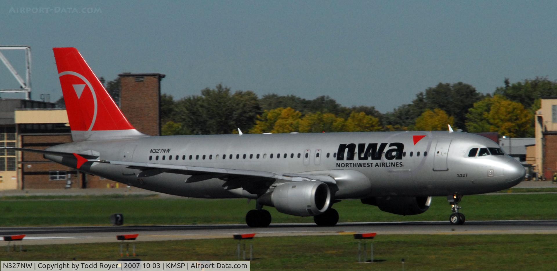 N327NW, 1992 Airbus A320-211 C/N 297, Departing MSP on 12L