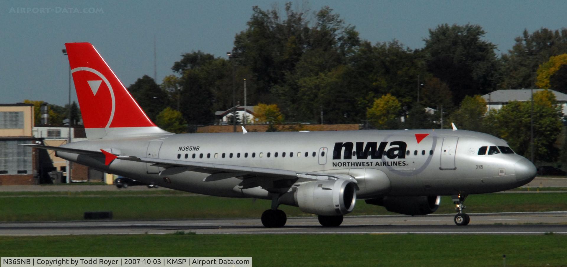 N365NB, 2003 Airbus A319-114 C/N 2013, Departing MSP on 12L