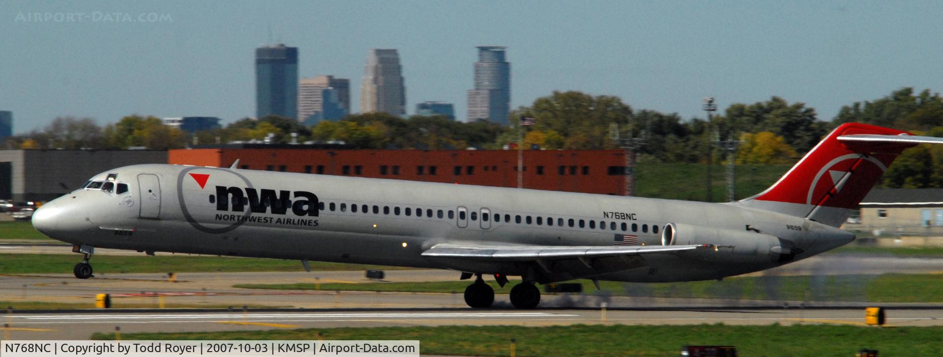 N768NC, 1977 McDonnell Douglas DC-9-51 C/N 47729, Landing Runway 22 at MSP