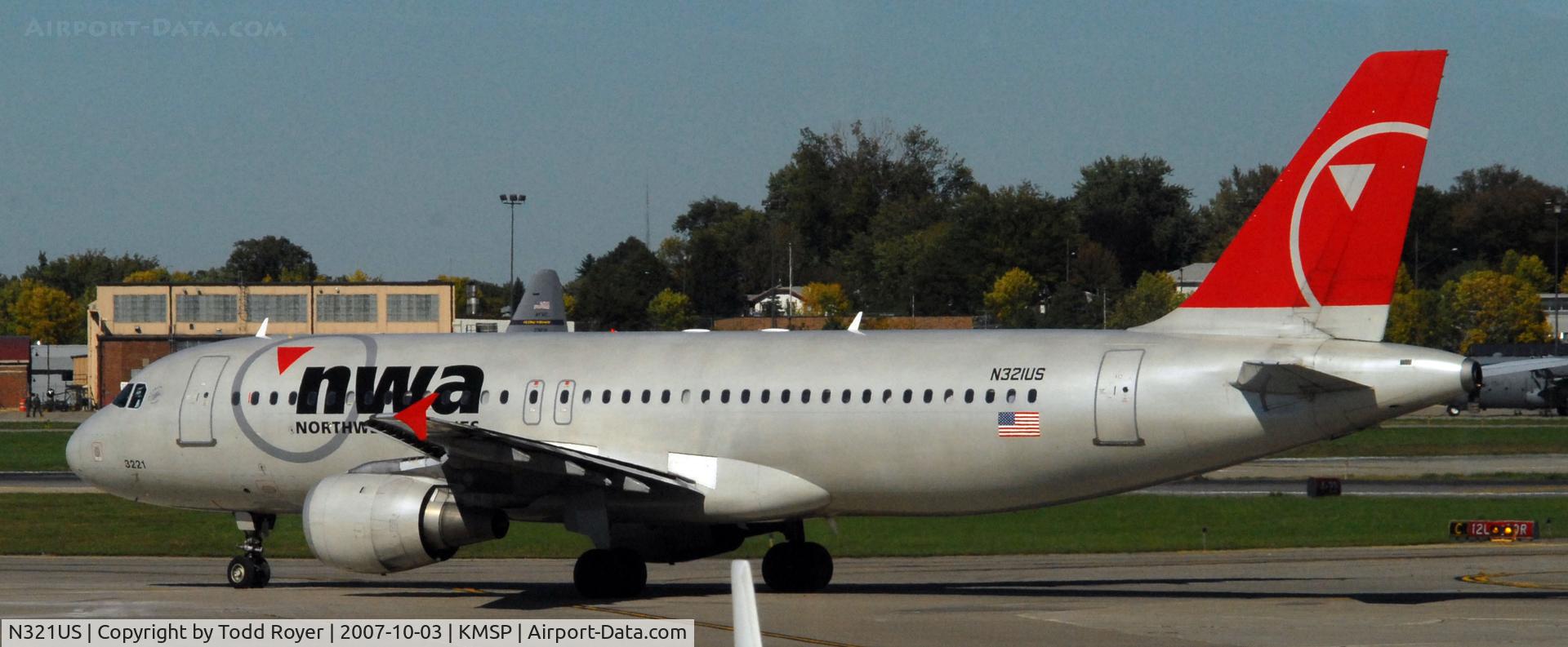 N321US, 1992 Airbus A320-211 C/N 262, Taxi for departure