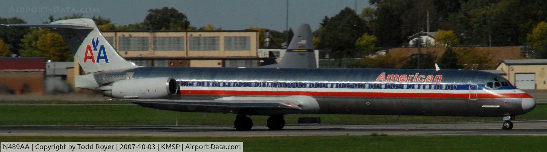 N489AA, 1989 McDonnell Douglas MD-82 (DC-9-82) C/N 49682, Departing MSP on 12L