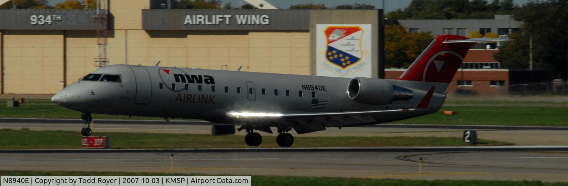 N8940E, 2004 Bombardier CRJ-200 (CL-600-2B19) C/N 7940, Landing Runway 22 at MSP