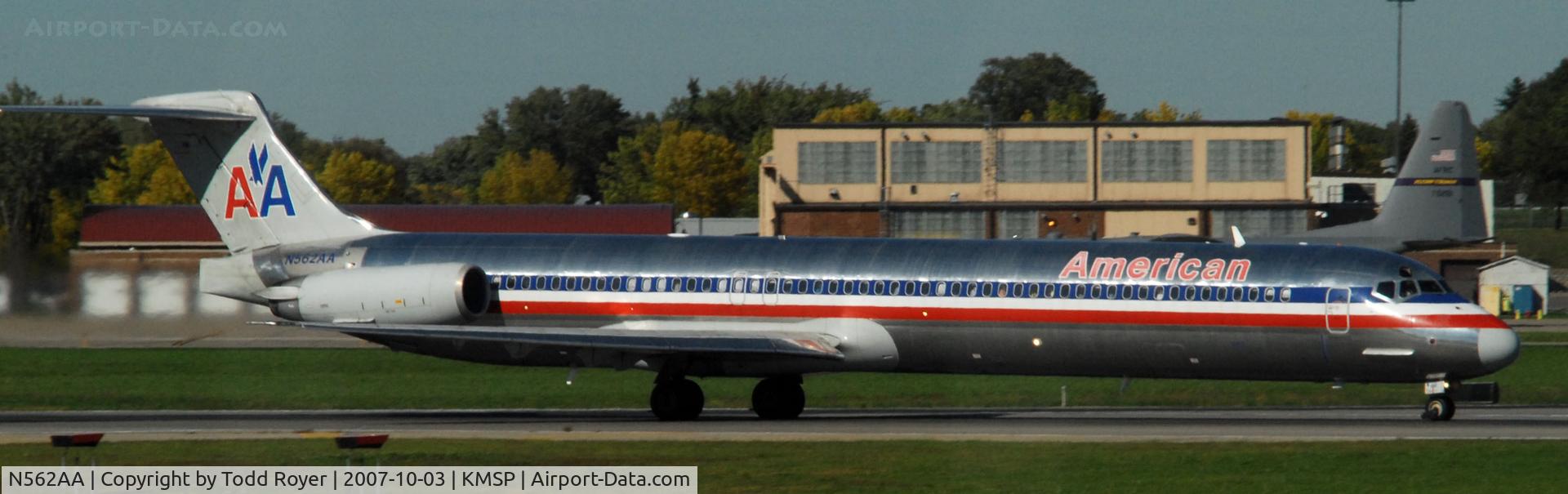 N562AA, 1987 McDonnell Douglas MD-83 (DC-9-83) C/N 49344, Departing MSP on 12L