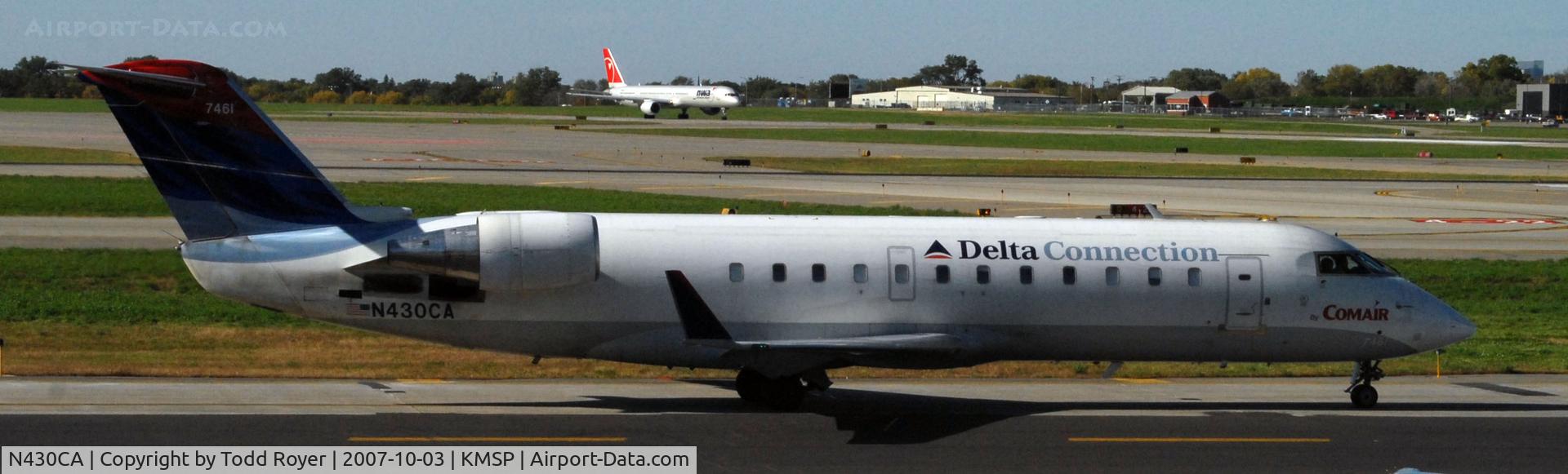 N430CA, 2000 Bombardier CRJ-100ER (CL-600-2B19) C/N 7461, Taxi for departure