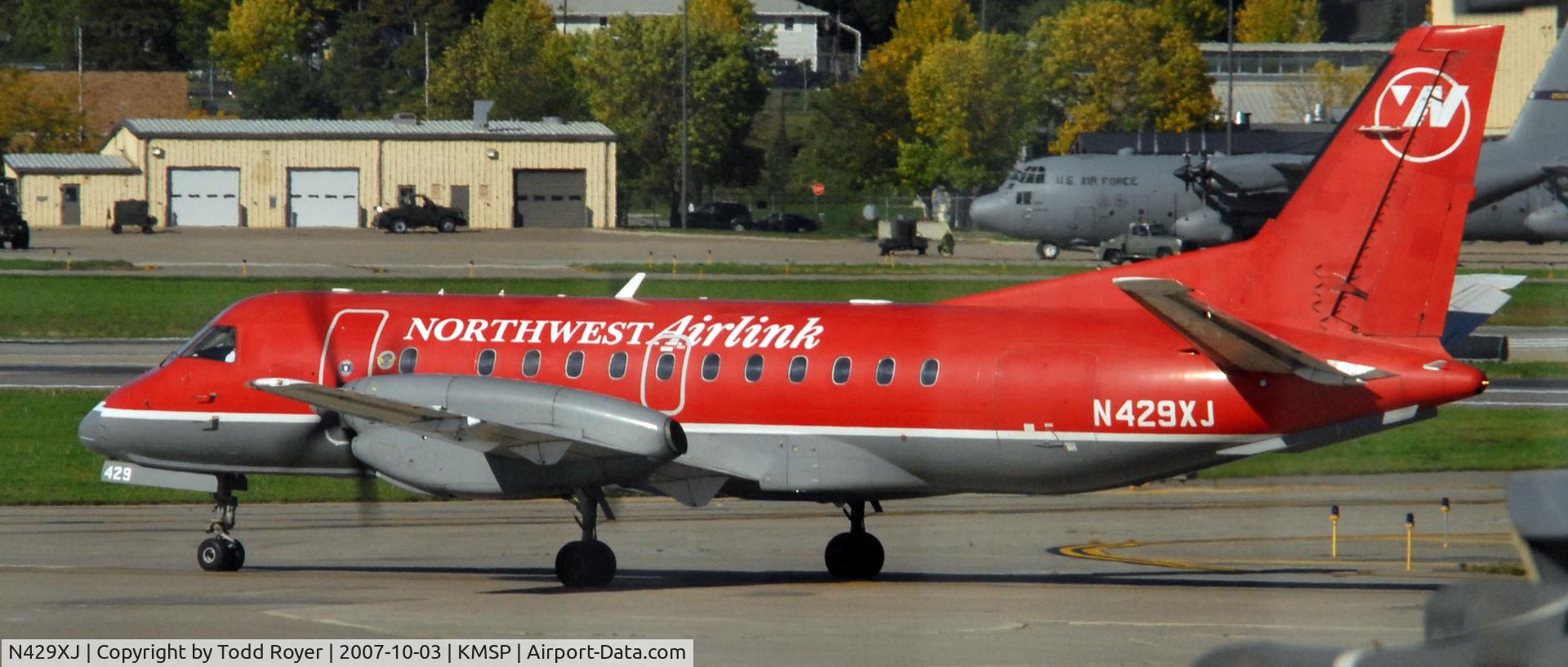N429XJ, 1997 Saab 340B C/N 340B-429, Taxi for departure