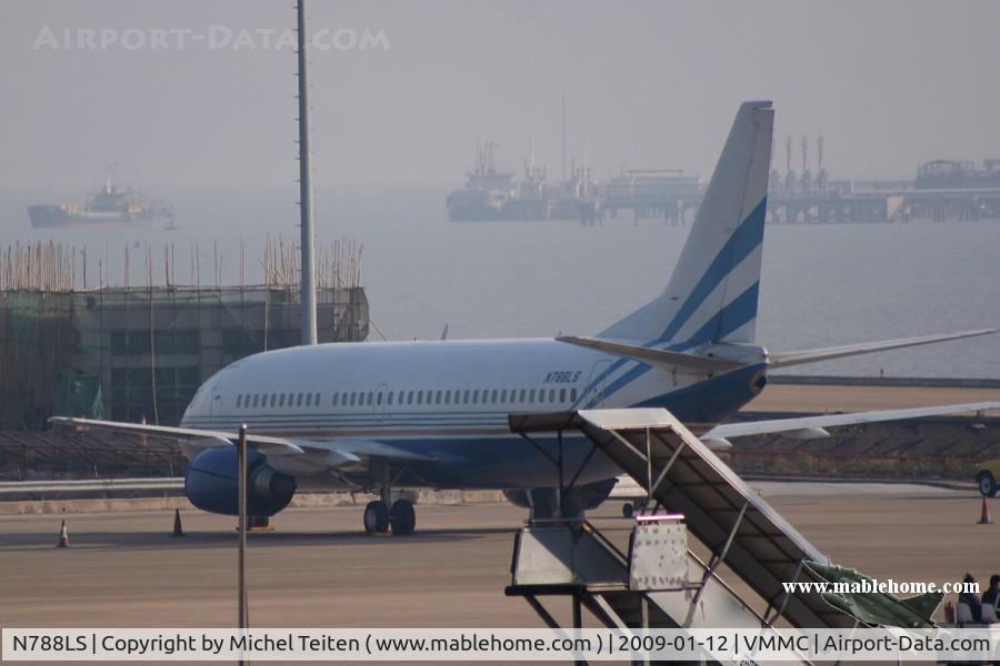N788LS, 1988 Boeing 737-3L9 C/N 24220, from Sands