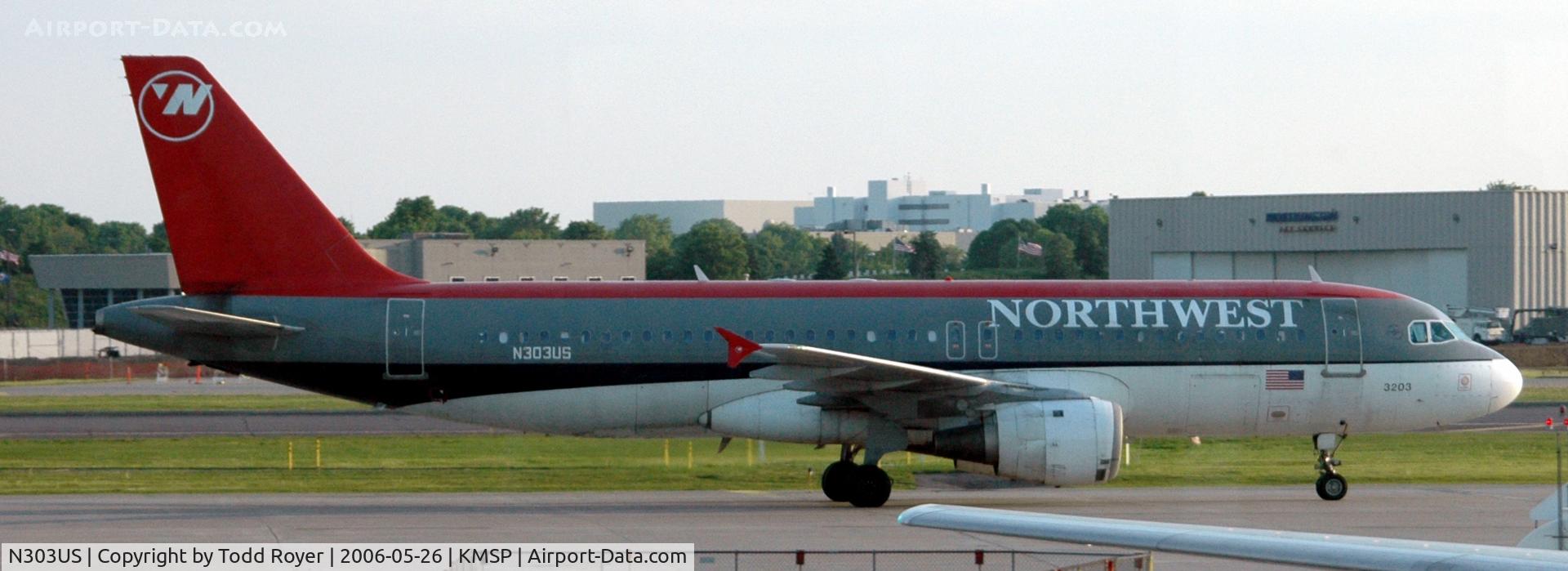 N303US, 1989 Airbus A320-211 C/N 034, Taxi to gate