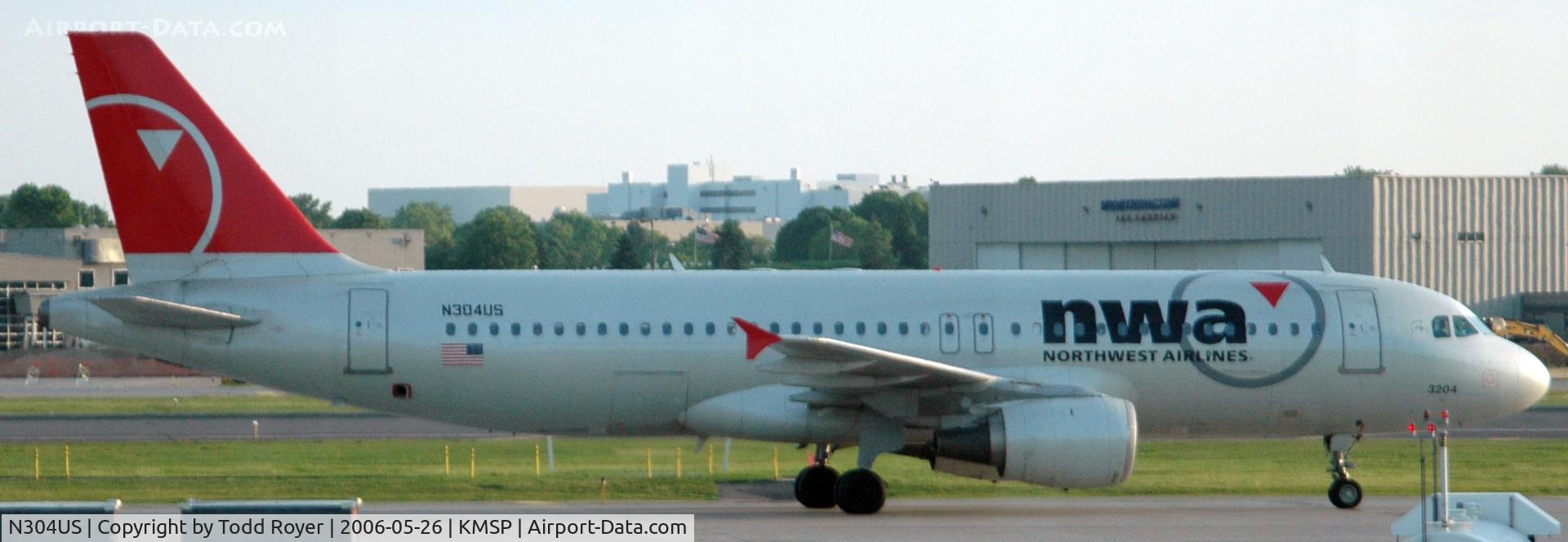 N304US, 1989 Airbus A320-211 C/N 040, Taxi for departure
