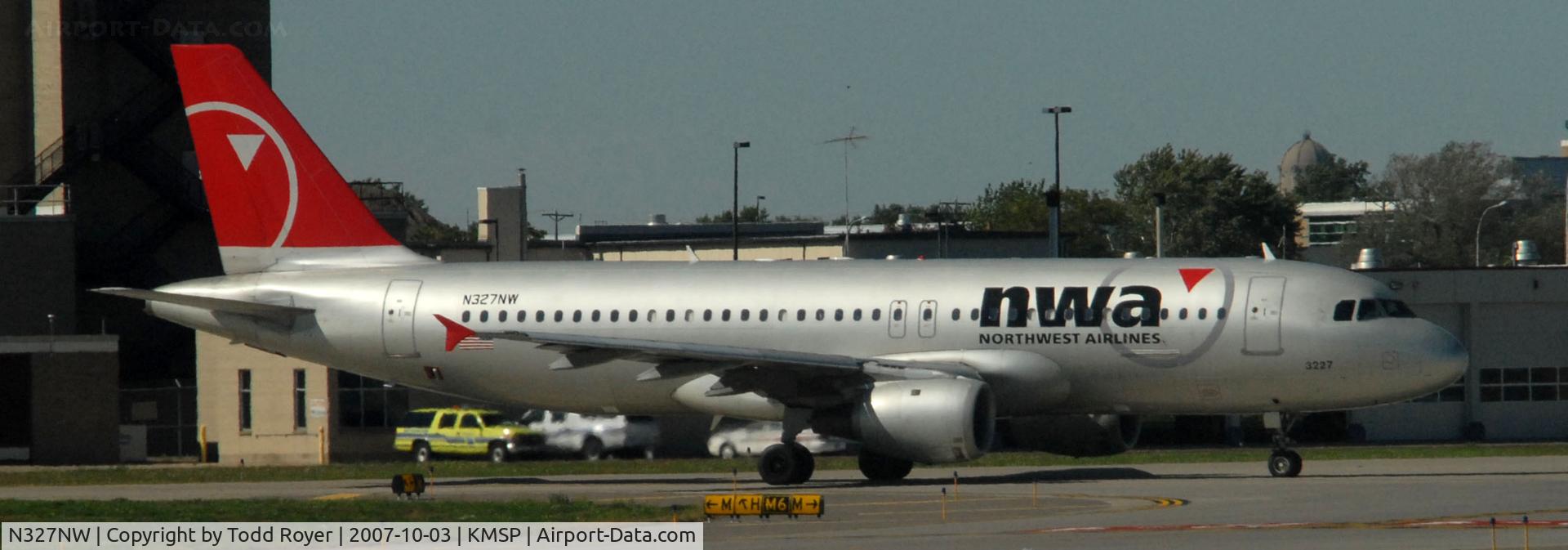 N327NW, 1992 Airbus A320-211 C/N 297, Taxi for departure