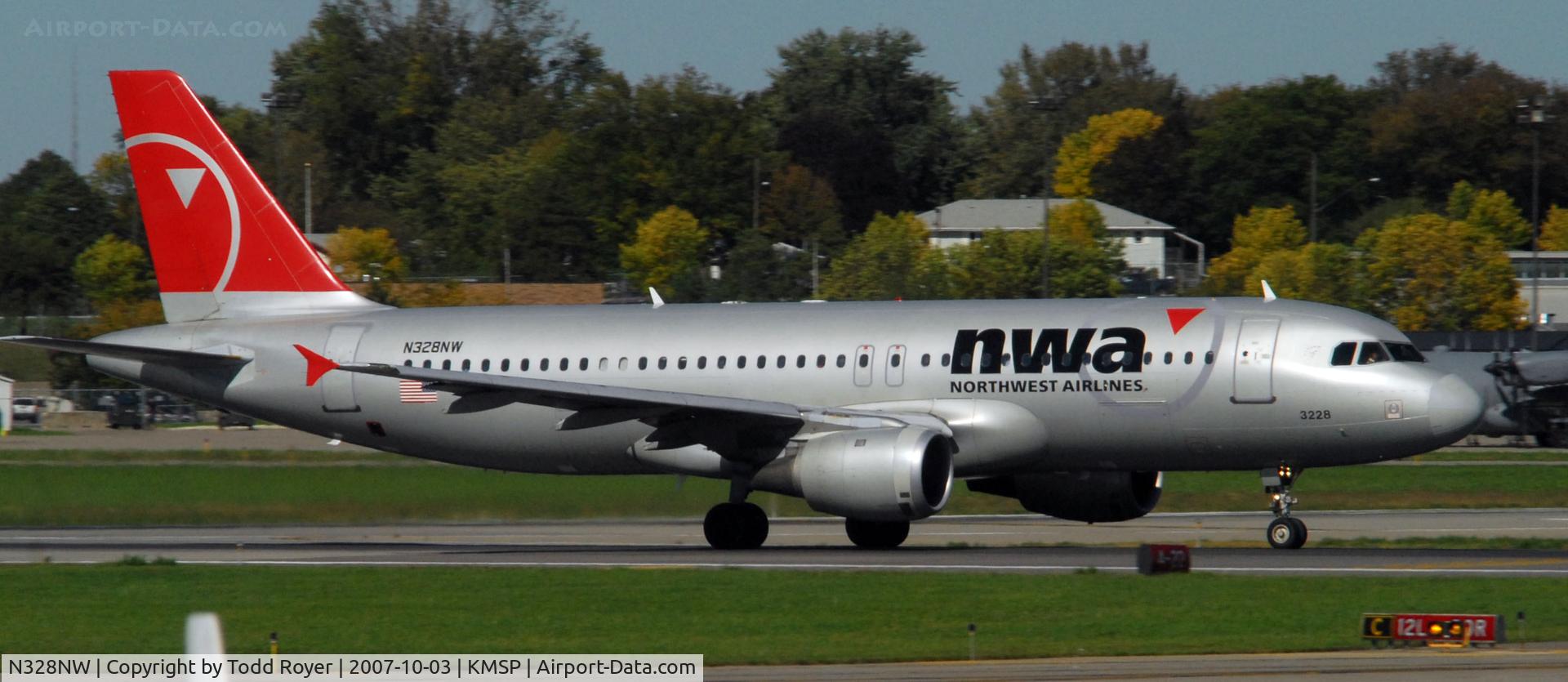 N328NW, 1992 Airbus A320-211 C/N 298, Departing MSP on 12L
