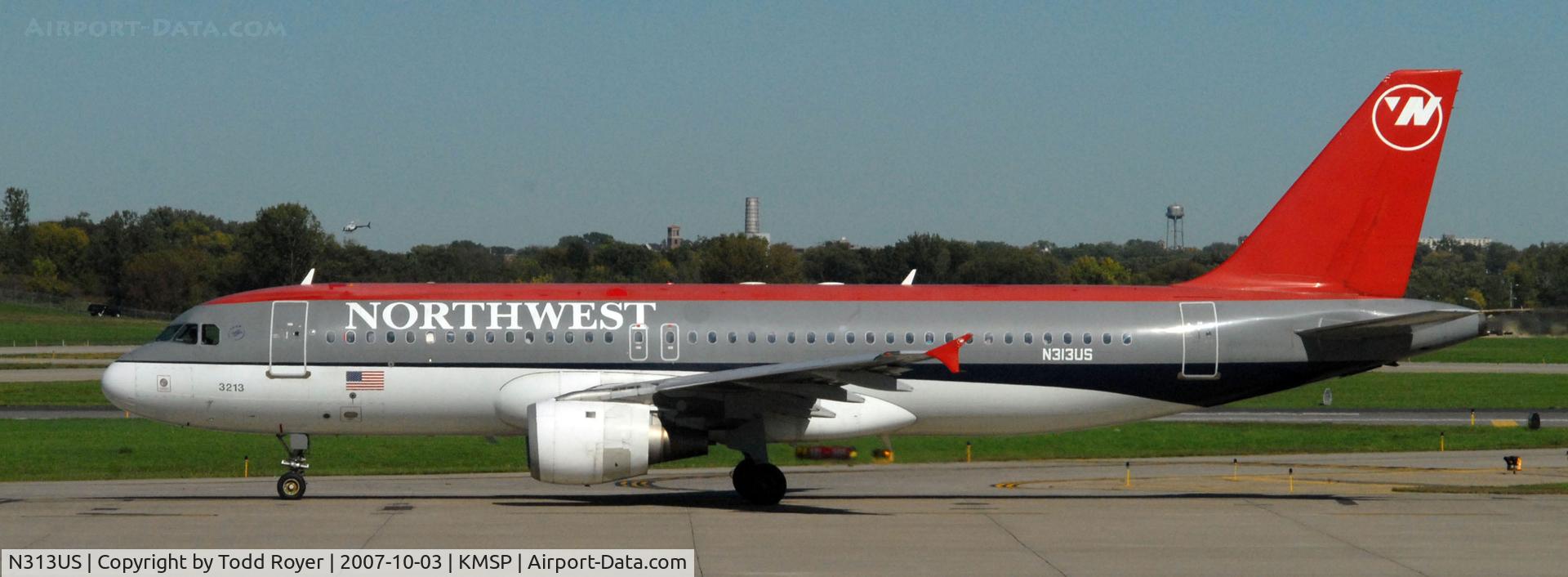 N313US, 1990 Airbus A320-211 C/N 153, Taxi for departure